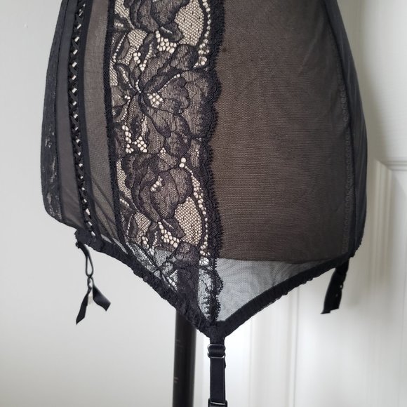 La Senza black lace bustier corset top with garters - Picture 5 of 6